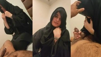 English Bf Sex A Hot Blowjob for a Woman in Hijab