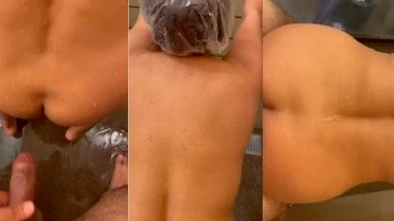 Hindi Bf Sex In the shower, a guy fucks his girlfriend